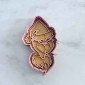 Grinch 4, wysokość 9 cm, szerokość 5,5 cm – z tłoczeniem